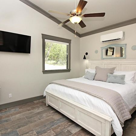 Green Acres Cottages - Fredericksburg Suite ウィンバリー エクステリア 写真