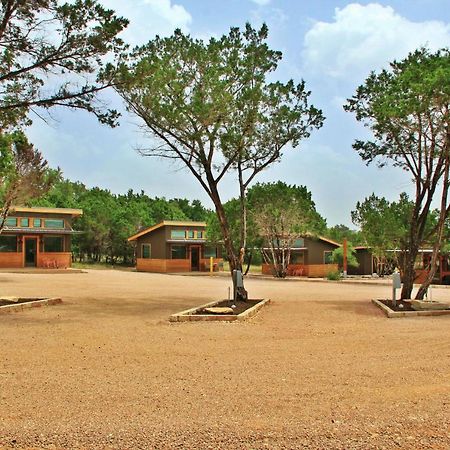 Green Acres Cottages - Fredericksburg Suite ウィンバリー エクステリア 写真