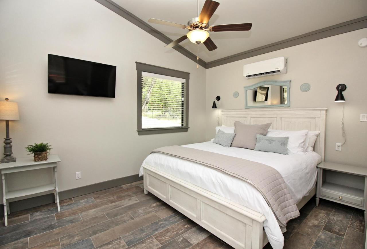 Green Acres Cottages - Fredericksburg Suite ウィンバリー エクステリア 写真