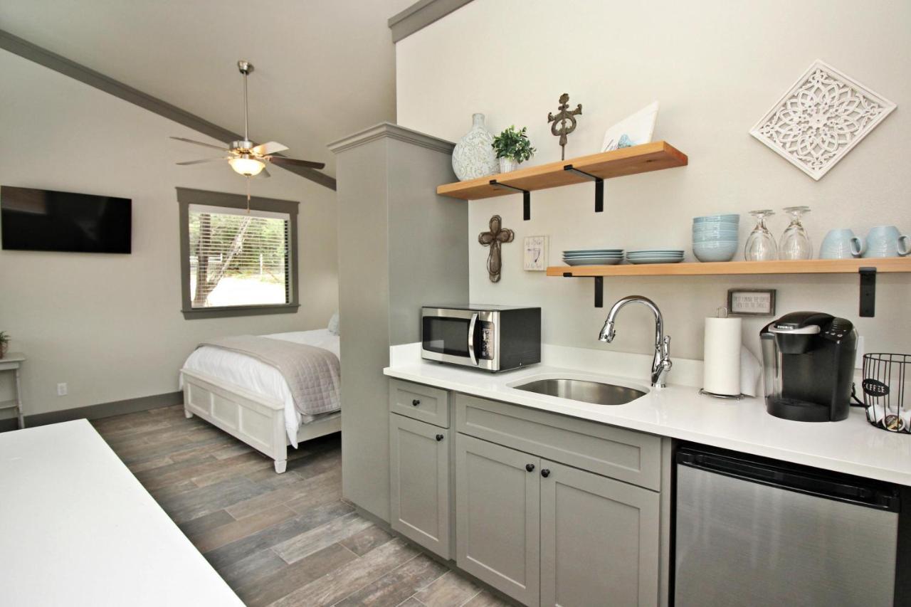 Green Acres Cottages - Fredericksburg Suite ウィンバリー エクステリア 写真